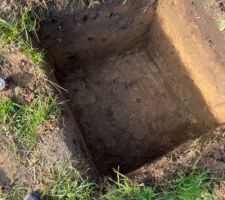Et un joli trou 1x1m ?. À la pelle et à la pioche bien sûr
