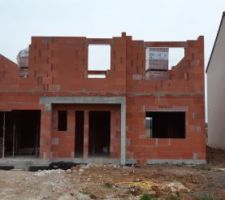 Fa&ccedil;ade avant en cours (bloqu&eacute;e suite &agrave; la perte du coffre de volet)