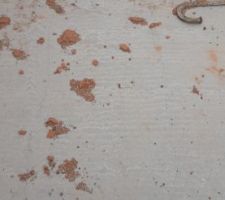 Dalle de l'&eacute;tage fissur&eacute;e aux droits des poutres