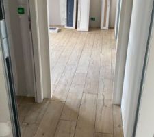 Carrelage couloir étage, sdb et chambre parentale