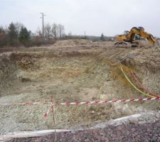 Surprise lors de notre derniere visite avant de signer chez le notaire. un enorme trou devant le terrain. Une semaine apr&eacute;s c'etait rebouch&eacute;.