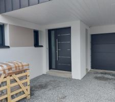 Voilà le carport en cours de finition, la pierre vient d'arriver , la pose commence lundi