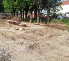 Le bornage a disparu.
Cons&eacute;quence de travaux de maison.com et de son chef de chantier Sedric Fourquay