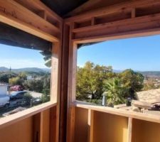 Montage d'une élévation en bois.