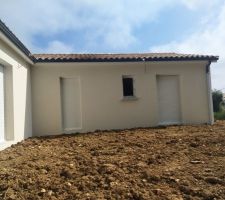 Rajout de terre par le 2e terrassier
