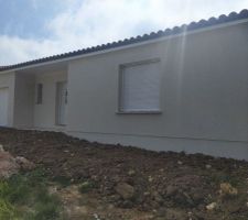 Rajout de terre par le 2e terrassier