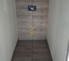 Carrelage + faience + tapisserie