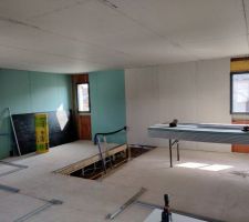 Les cloisons : classiques
Isolation : GR32 en 120mm sur les murs extérieurs et laine de verre de 5cm entre cloisons intérieures