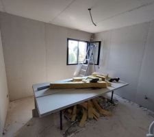 Chambres enfants : placards et espace bureau encastré