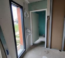 Le rez-de-chaussée : espace parental et pièces de vie