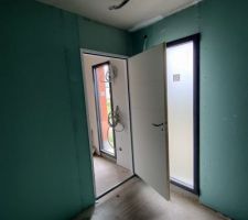 Le rez-de-chaussée : espace parental et pièces de vie