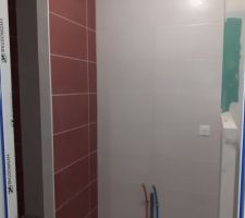 Une photo de la salle d'eau et sa douche italienne...