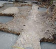 Les puits sont disposés de chaque coté de l'ancienne fondation, bien plus large que prévu (ici 90cm)
