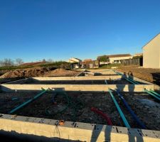 Fondations de la maison. 
Coulage de la dalle en décembre.