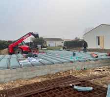 Fondations de la maison. 
Coulage de la dalle en décembre.
