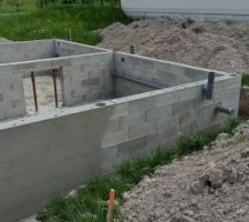 Réseau d'eau pluviale en place. Vide sanitaire en cours.