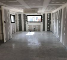 Chape de béton dans la cuisine