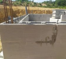Petit accroc au niveau du ciment hydrofuge