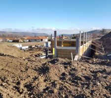 Installation des banches et coulage des murs du sous-sol