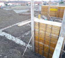 Installation des banches et coulage des murs du sous-sol