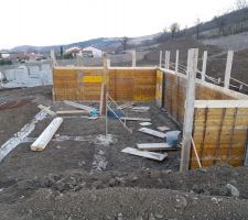 Installation des banches et coulage des murs du sous-sol