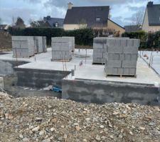 Livraison des parpaings des murs du rdc
