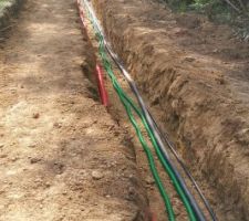 Nous en profitons pour faire  passer  les fourreau pour &eacute;lectricit&eacute;  eaux us&eacute;es  t&eacute;l&eacute;phone fibre et eau