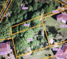 La maison sera situ&eacute;e sur les parcelles  167 et 165 . La parcelle 168 est en indivision avec le propri&eacute;taire  de la parcelle 191