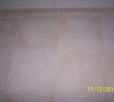 Vue carrelage chambre bas, joints blancs