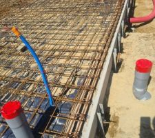 Mise en place des alimentations diverses et ferraillage avant coulage de la dalle
