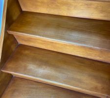 Pourquoi ne pas protéger l?escalier surtout quand les travaux sont à l?étage?. Ça commence bien