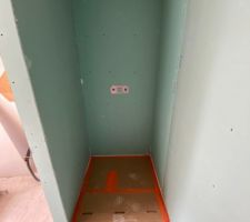 Chambre parentale R+1 - Coin douche avec platine et receveur 90x90 posés