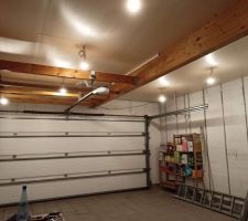 L'isolation du garage semble indispensable pour éviter les déperditions de l'appartement situé au dessus.