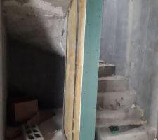 Finitions du placo dans la cage d'escalier