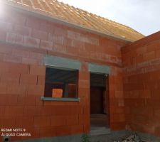 Fenêtre de la chambre et porte fenêtre salon