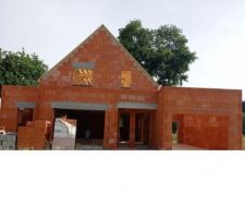 Extérieur maison la charpente est faite