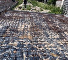 Le ferraillage avant la dalle. La zone du carport.