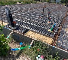 Le ferraillage avant la dalle. La zone du carport.