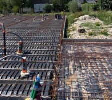 Le ferraillage avant la dalle. La zone du carport.