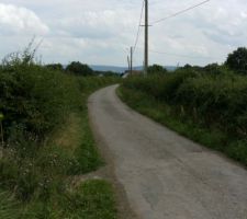 Le chemin communal qui dessert le terrain