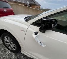 Mon véhicule et outil de travail  après orage   grêle