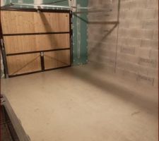 Primaire d'accrochage dans le garage