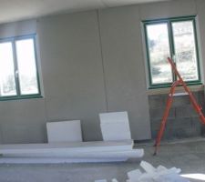 Pose des plaques de platre au niveau des fenêtres de la cuisine/salon