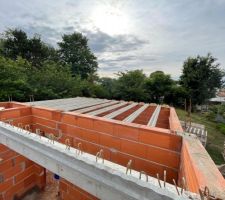 Pose poutrelles toits terrasse et sol étage