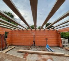 Pose poutrelles toits terrasse et sol étage