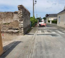 Ouverture du mur de clôture donnant sur la rue