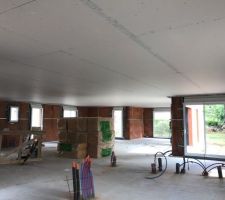 Les plafonds sont terminés.