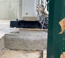 La terrasse que le voisin &agrave; prolong&eacute;e et r&eacute;hauss&eacute;e en douce qui donne une vue directe chez moi?