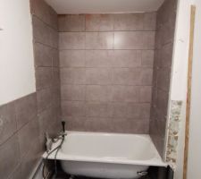 Carrelage gris anthracite effet béton