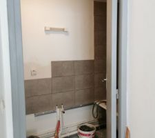 Carrelage gris anthracite effet béton
